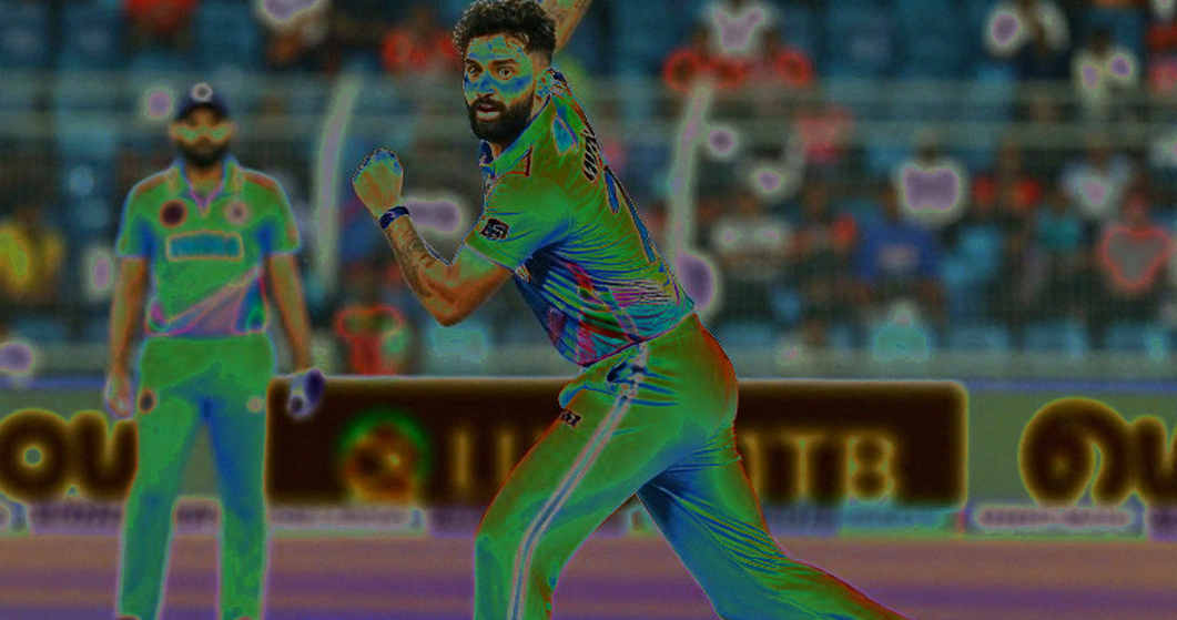 দুই মিনিট, ভাঙা হেলমেটের ফিতা, আর আইনের নীরব দরজা